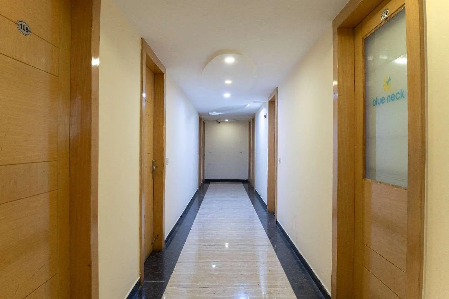 Hotel Blue Neck Hudda City Centre Fortis Hospital Gurgaon