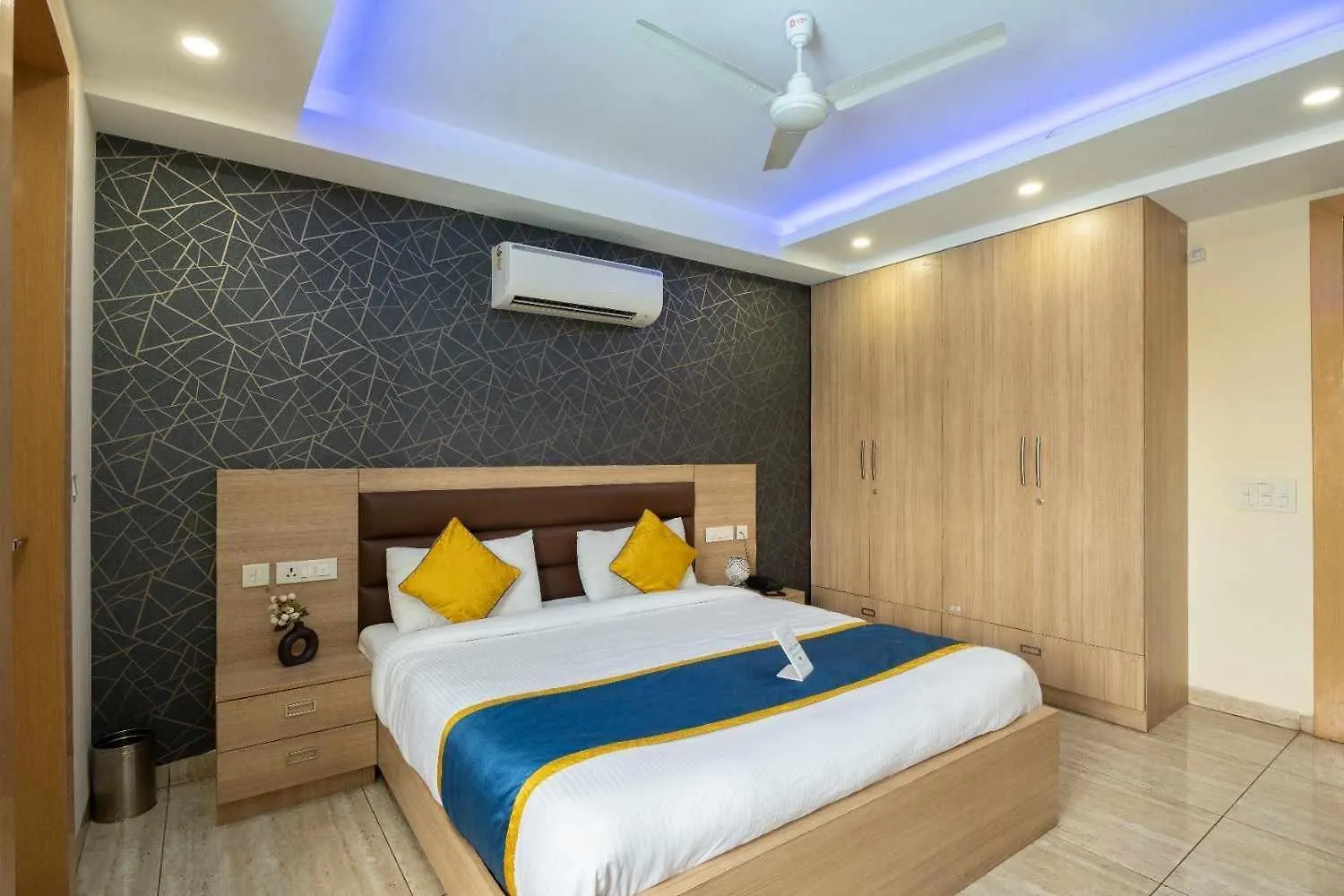 Hotel Blue Neck Hudda City Centre Fortis Hospitals kontakt