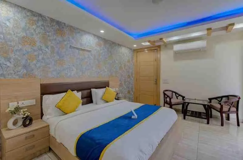 Hotel Blue Neck Hudda City Centre Fortis Hospital