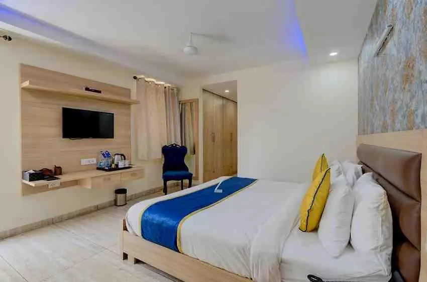 Hotel Blue Neck Hudda City Centre Fortis Hospital  Gurgaon